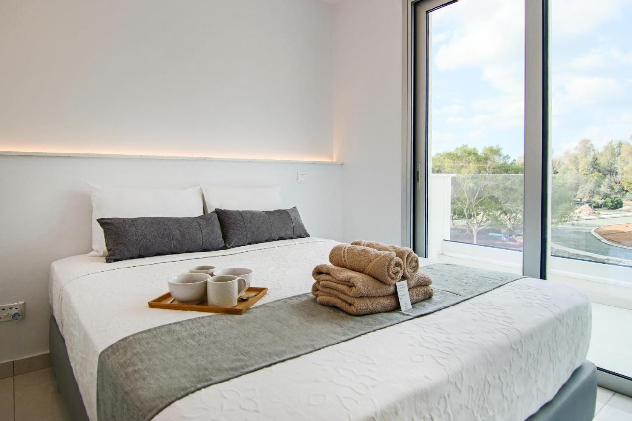Phaedrus Living - Seaside Executive Flat Harbour 202 Apartment Paphos Bagian luar foto