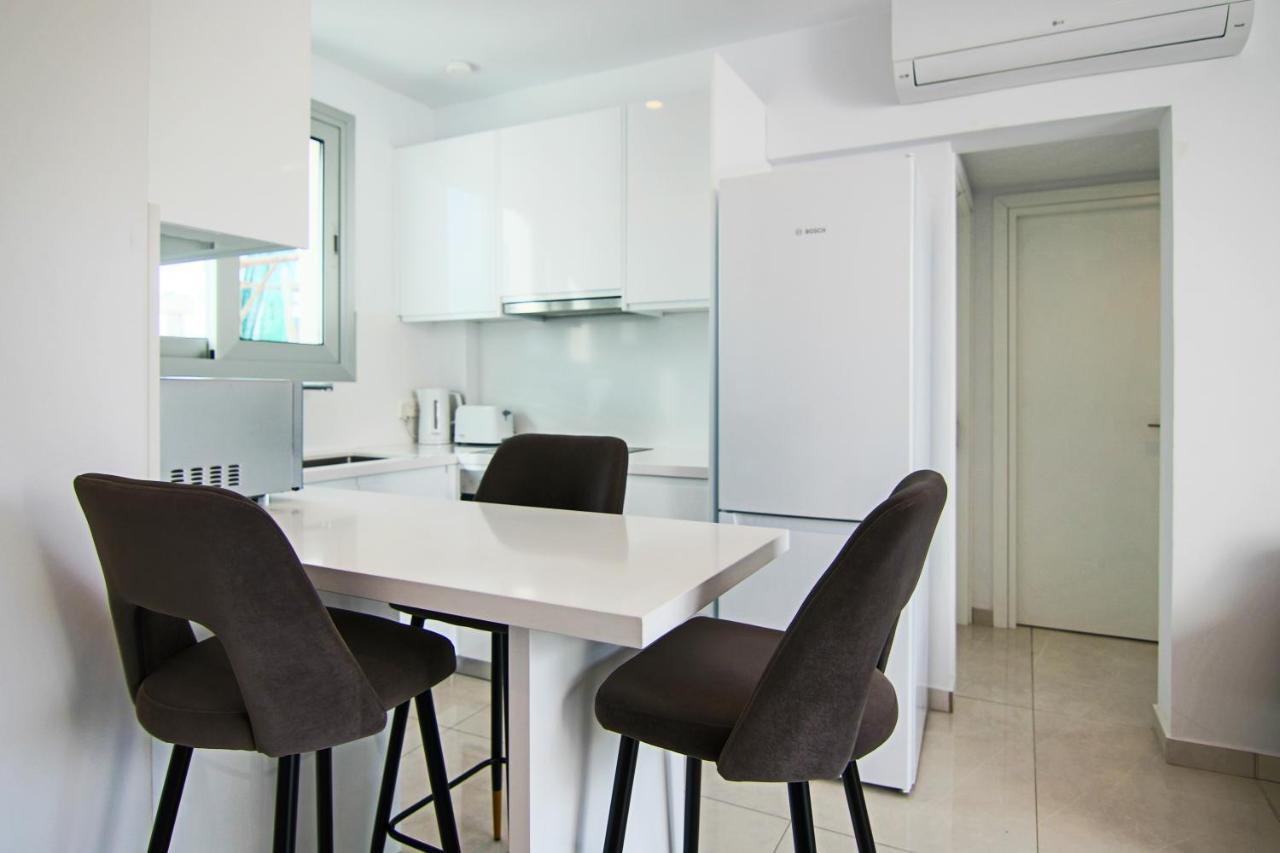 Phaedrus Living - Seaside Executive Flat Harbour 202 Apartment Paphos Bagian luar foto